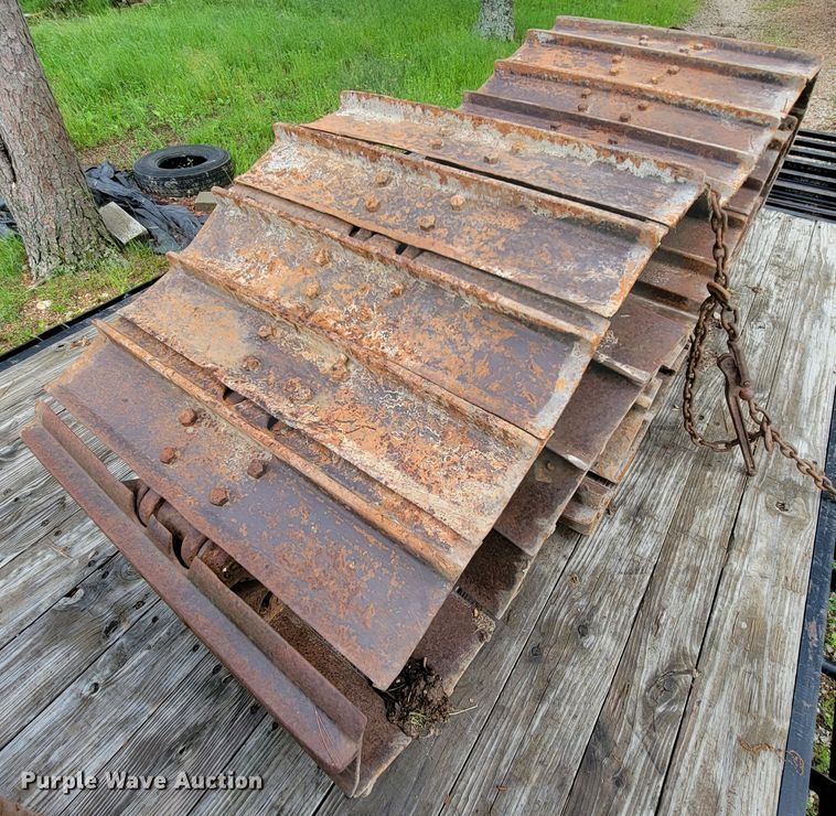 image for item IF9854 Caterpillar D6H LGP dozer tracks