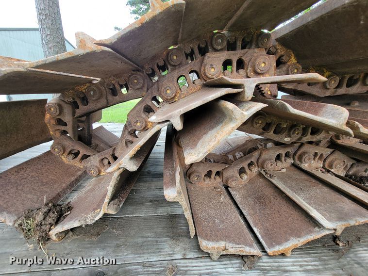 image for item IF9854 Caterpillar D6H LGP dozer tracks