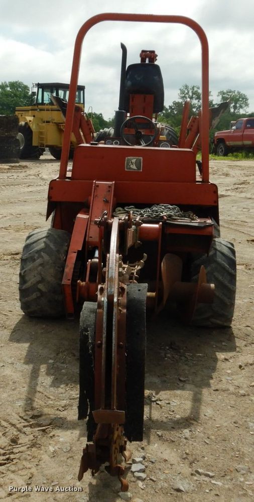 image for item IL9435 1994 Ditch Witch 5110  trencher