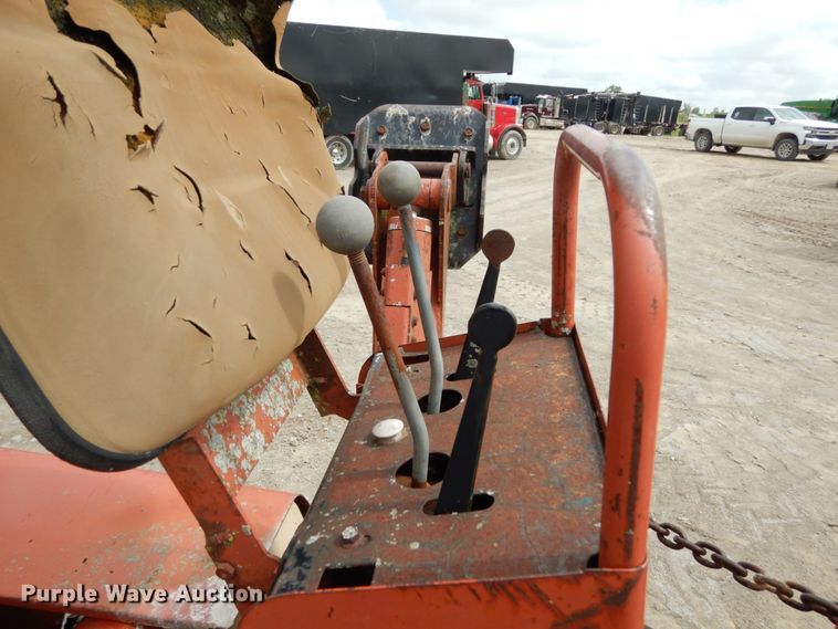 image for item IL9435 1994 Ditch Witch 5110  trencher