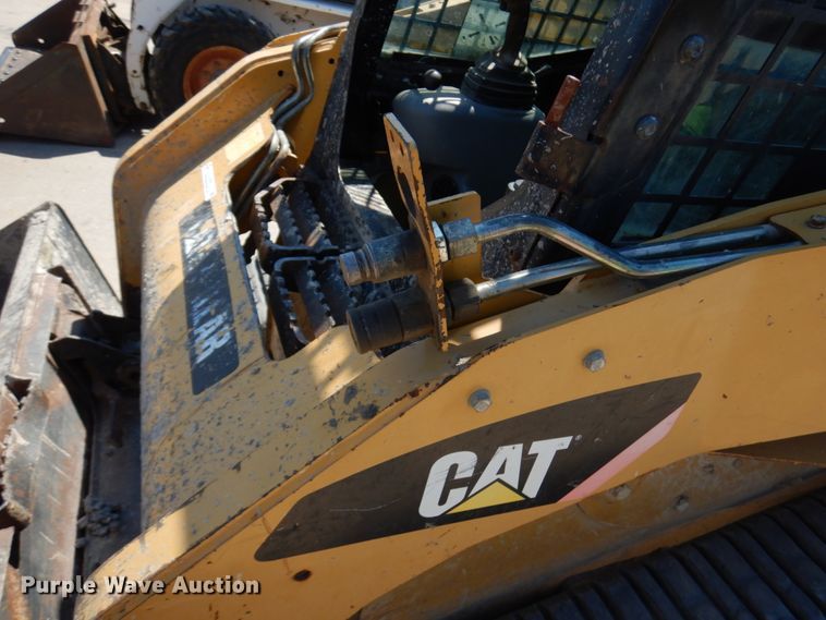 image for item IL9761 2010 Caterpillar 257B  tracked skid steer loader