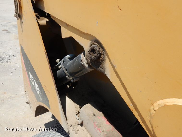 image for item IL9761 2010 Caterpillar 257B  tracked skid steer loader