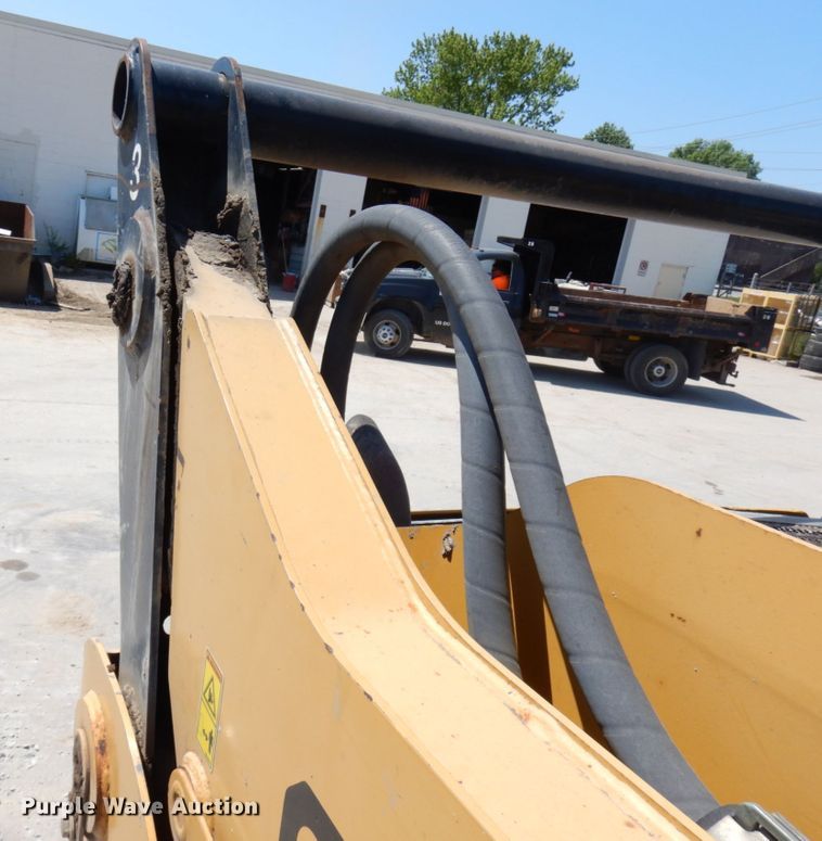 image for item IL9761 2010 Caterpillar 257B  tracked skid steer loader