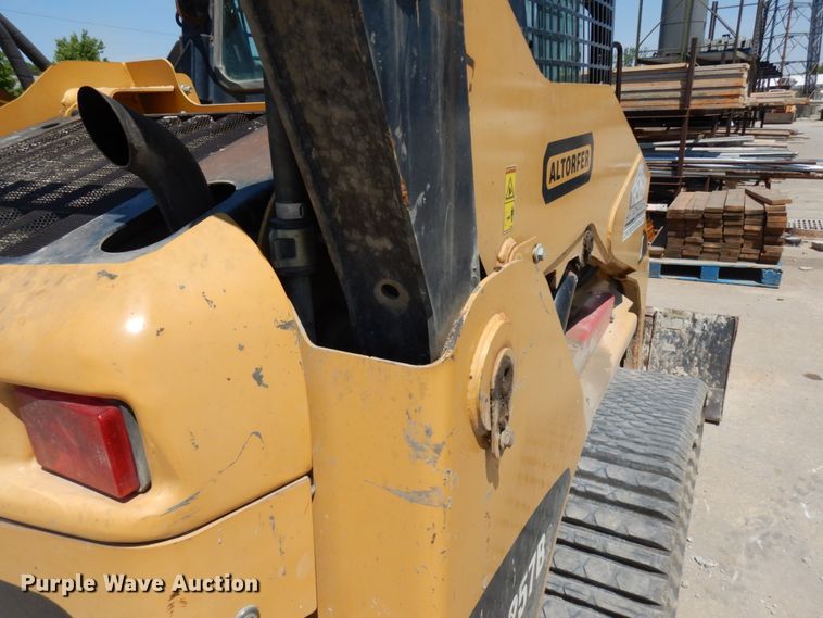image for item IL9761 2010 Caterpillar 257B  tracked skid steer loader