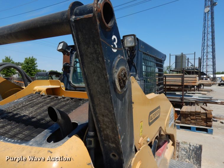 image for item IL9761 2010 Caterpillar 257B  tracked skid steer loader