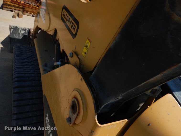 image for item IL9761 2010 Caterpillar 257B  tracked skid steer loader