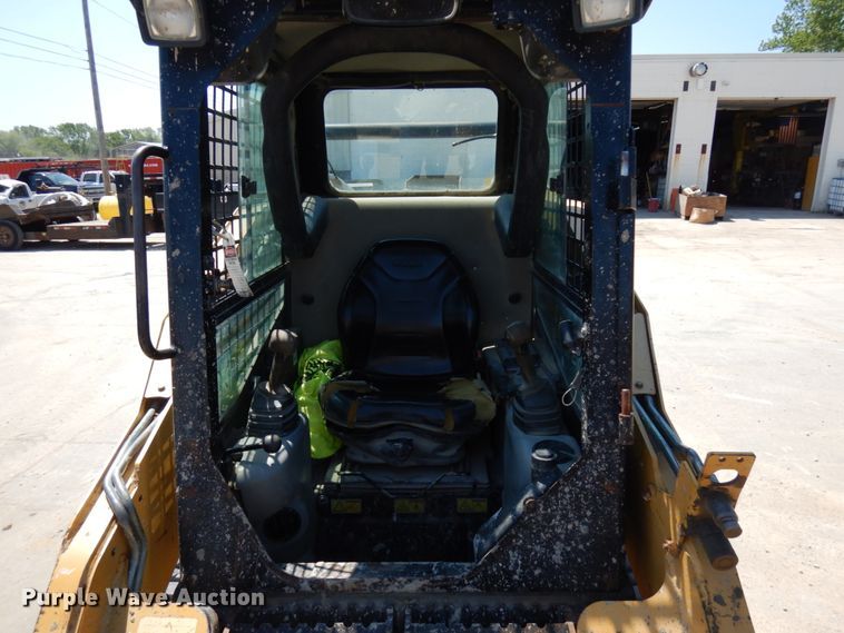 image for item IL9761 2010 Caterpillar 257B  tracked skid steer loader