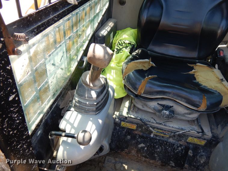 image for item IL9761 2010 Caterpillar 257B  tracked skid steer loader