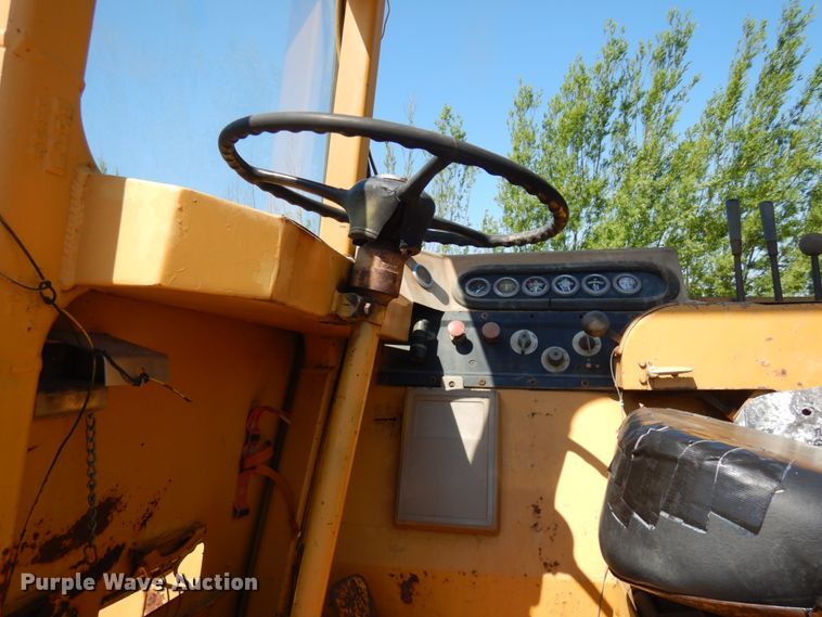 image for item IL9767 1984 Caterpillar 613B  elevating scraper