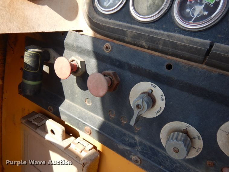 image for item IL9767 1984 Caterpillar 613B  elevating scraper