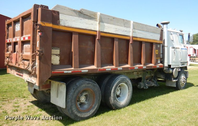 image for item IL9772 1977 International C0F4000B  dump truck