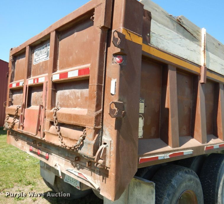 image for item IL9772 1977 International C0F4000B  dump truck