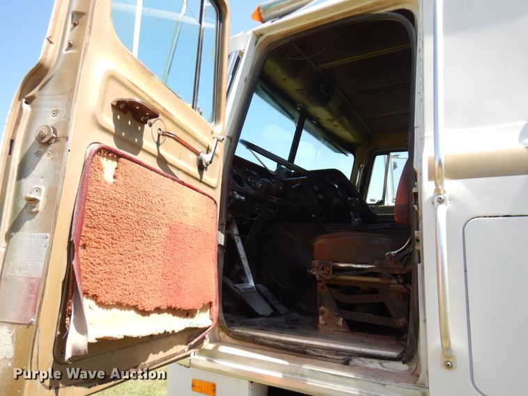 image for item IL9772 1977 International C0F4000B  dump truck