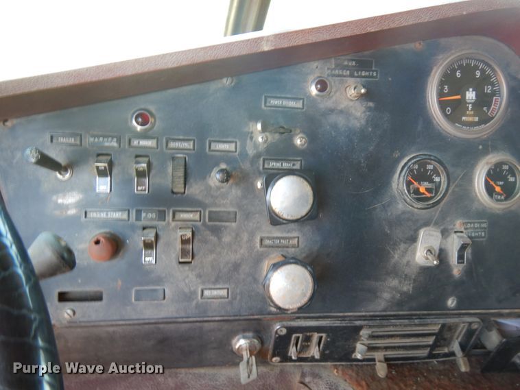 image for item IL9772 1977 International C0F4000B  dump truck