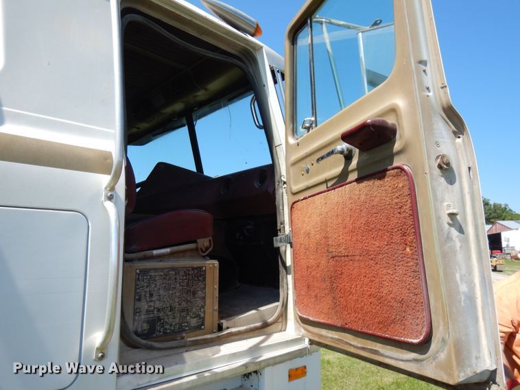 image for item IL9772 1977 International C0F4000B  dump truck