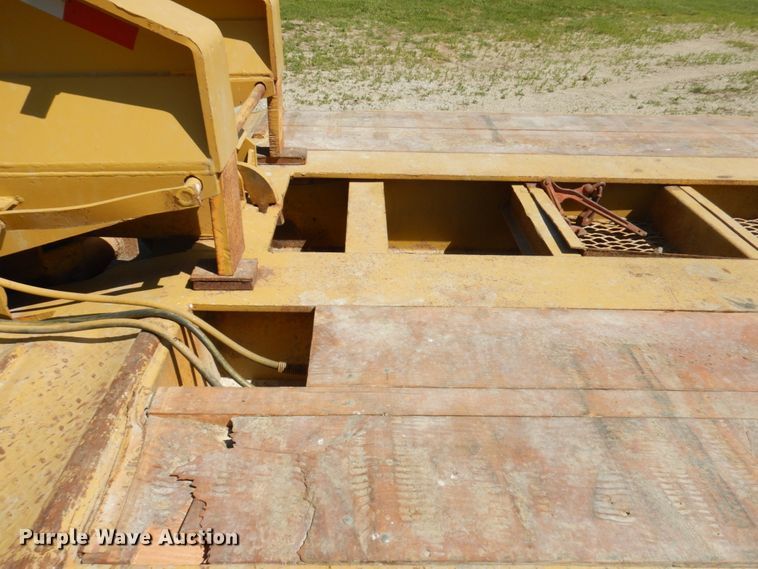 image for item IL9773 1991 Wall  lowboy equipment trailer