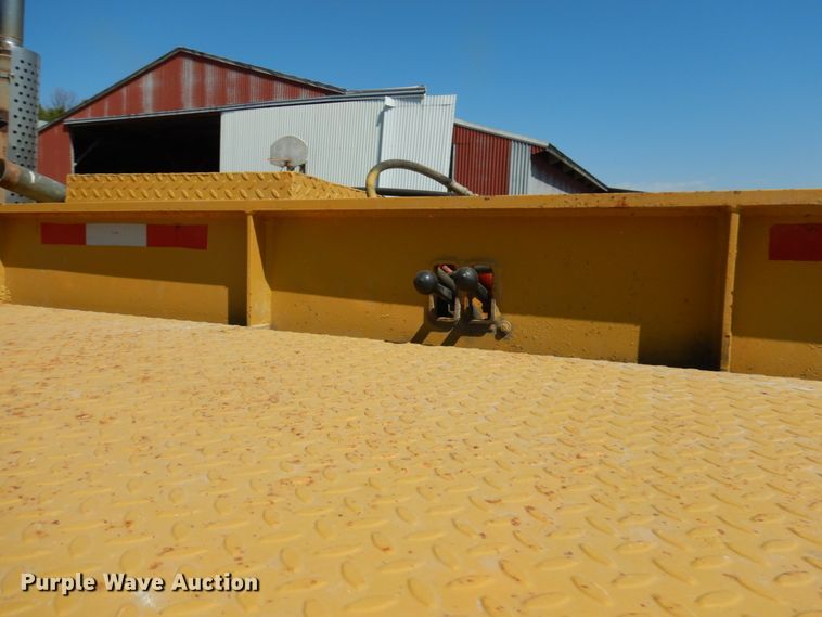 image for item IL9773 1991 Wall  lowboy equipment trailer