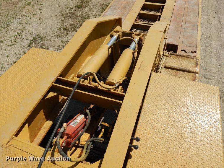 image for item IL9773 1991 Wall  lowboy equipment trailer