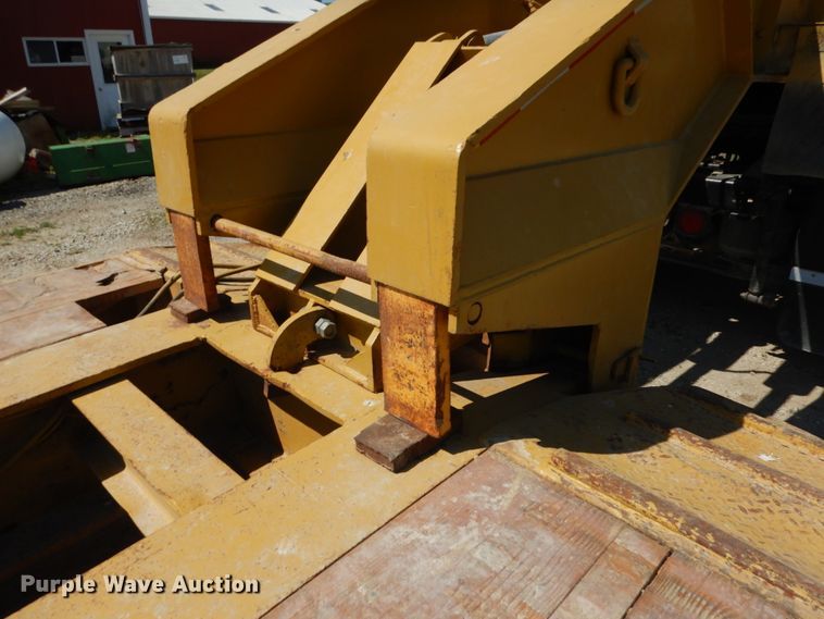 image for item IL9773 1991 Wall  lowboy equipment trailer