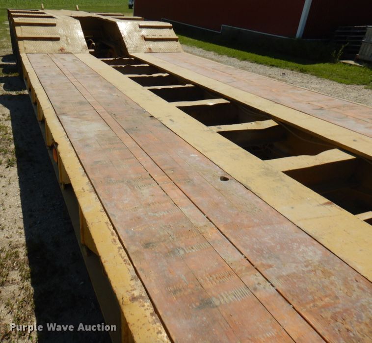 image for item IL9773 1991 Wall  lowboy equipment trailer