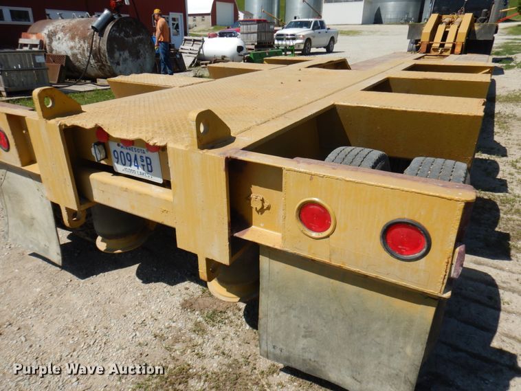 image for item IL9773 1991 Wall  lowboy equipment trailer