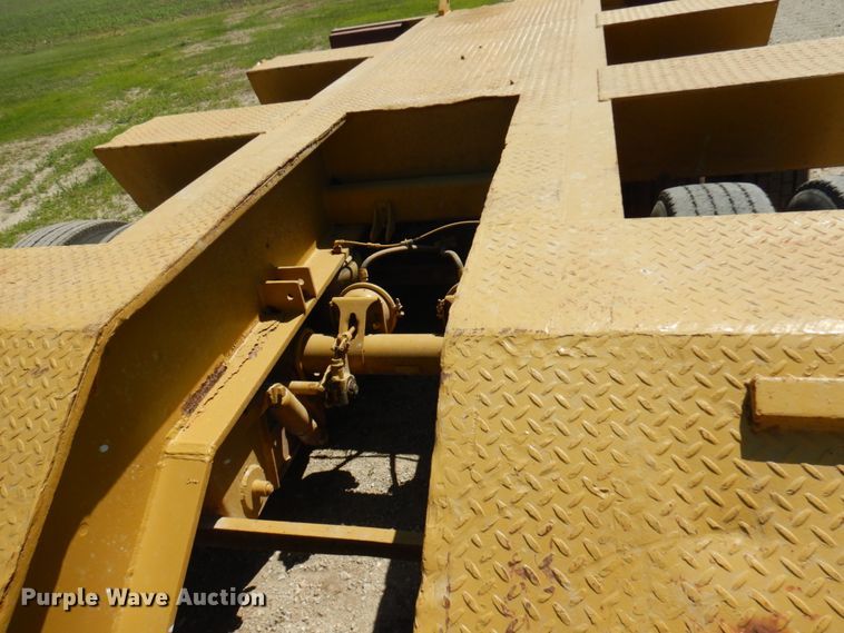 image for item IL9773 1991 Wall  lowboy equipment trailer