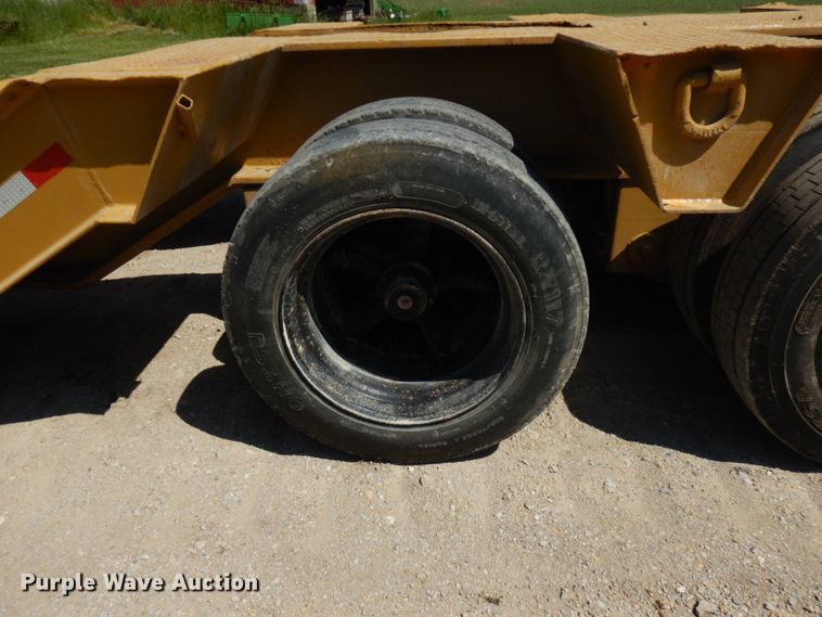 image for item IL9773 1991 Wall  lowboy equipment trailer