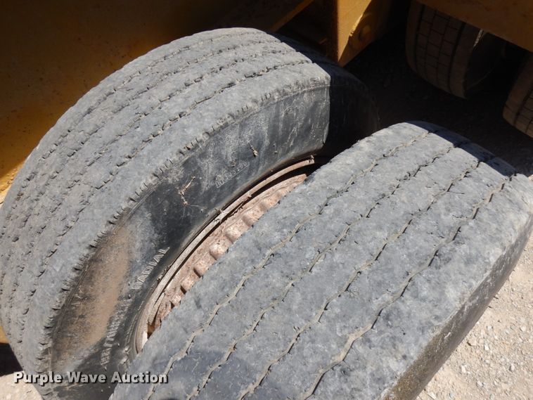 image for item IL9773 1991 Wall  lowboy equipment trailer