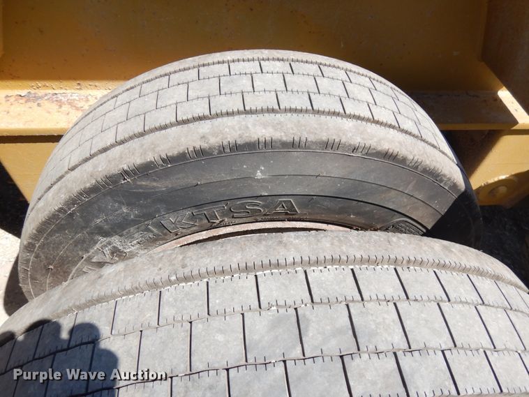 image for item IL9773 1991 Wall  lowboy equipment trailer