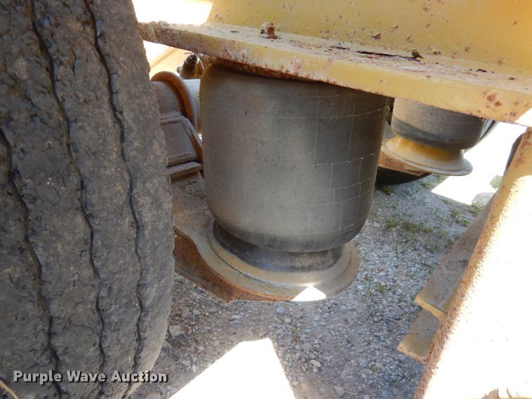 image for item IL9773 1991 Wall  lowboy equipment trailer