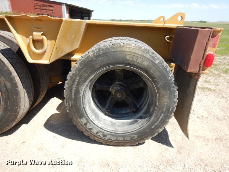image for item IL9773 1991 Wall  lowboy equipment trailer