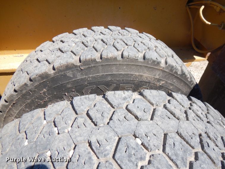 image for item IL9773 1991 Wall  lowboy equipment trailer