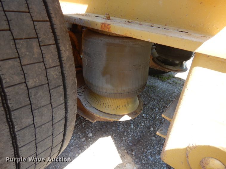 image for item IL9773 1991 Wall  lowboy equipment trailer