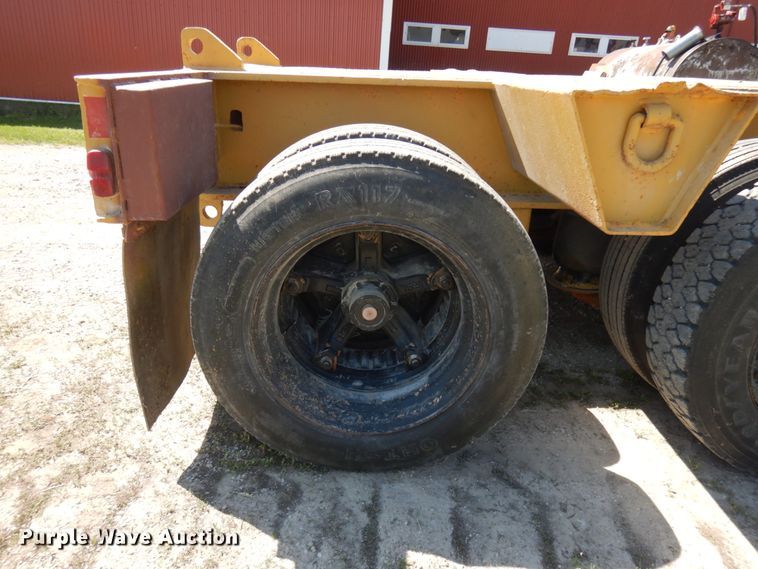 image for item IL9773 1991 Wall  lowboy equipment trailer