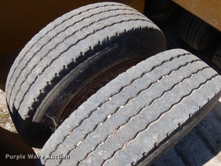 image for item IL9773 1991 Wall  lowboy equipment trailer