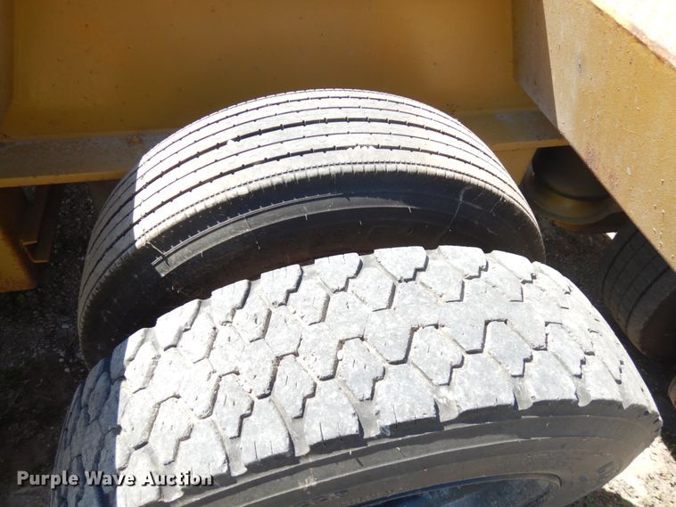 image for item IL9773 1991 Wall  lowboy equipment trailer