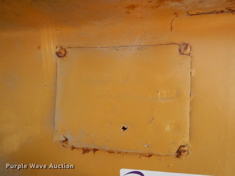 image for item IL9773 1991 Wall  lowboy equipment trailer