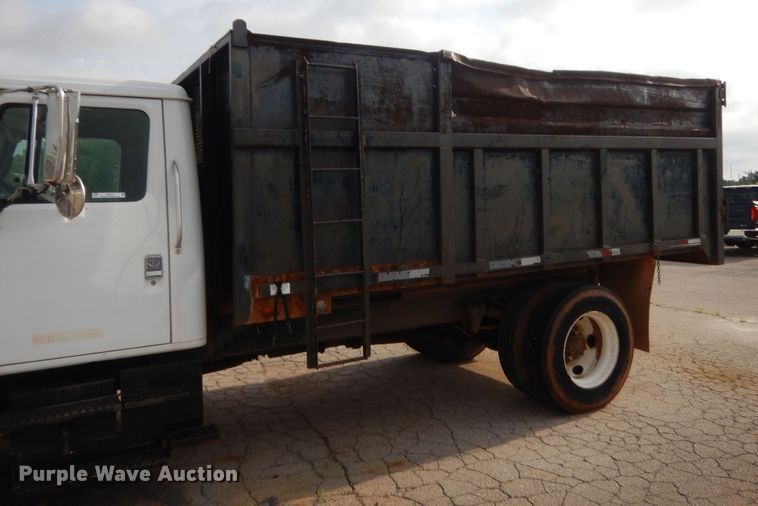 image for item IP9870 1999 International 4700  dump truck