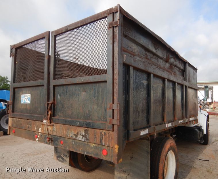 image for item IP9870 1999 International 4700  dump truck