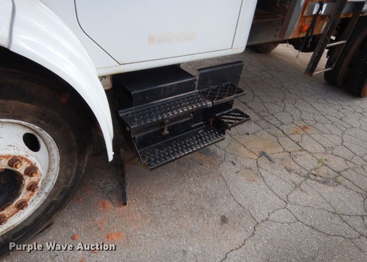 image for item IP9870 1999 International 4700  dump truck