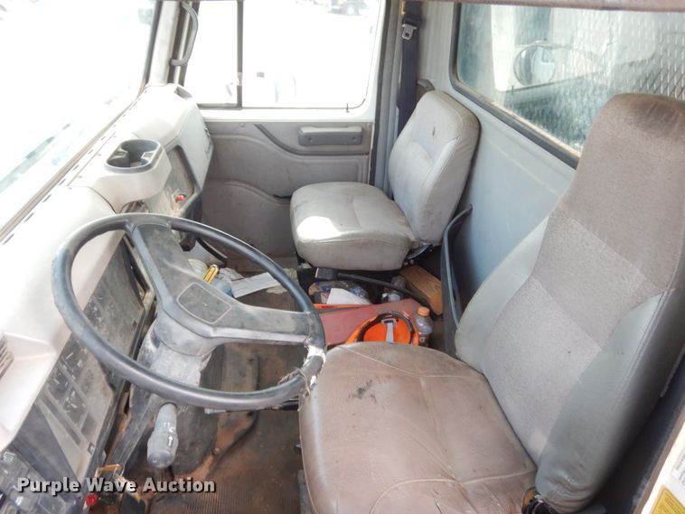 image for item IP9870 1999 International 4700  dump truck