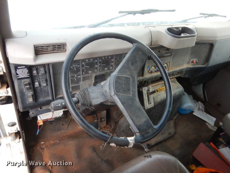 image for item IP9870 1999 International 4700  dump truck