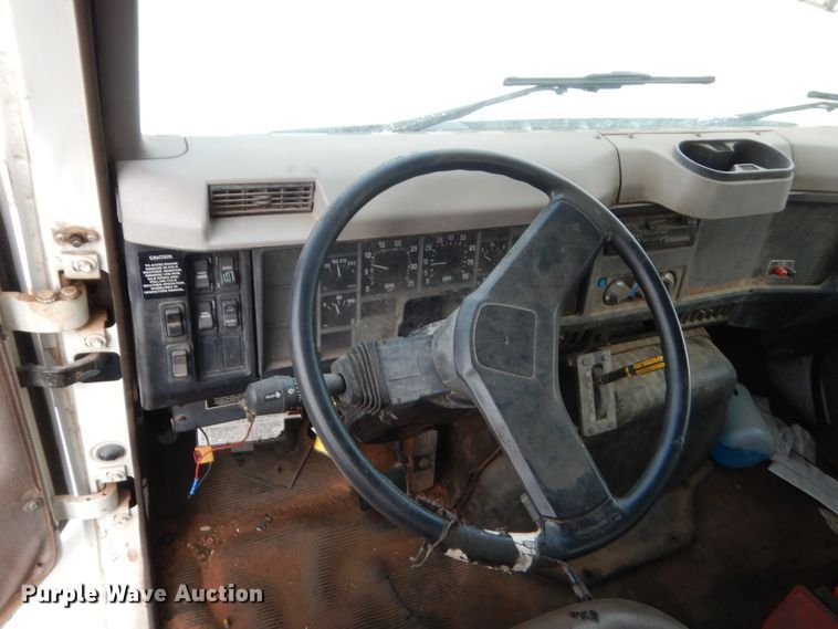 image for item IP9870 1999 International 4700  dump truck