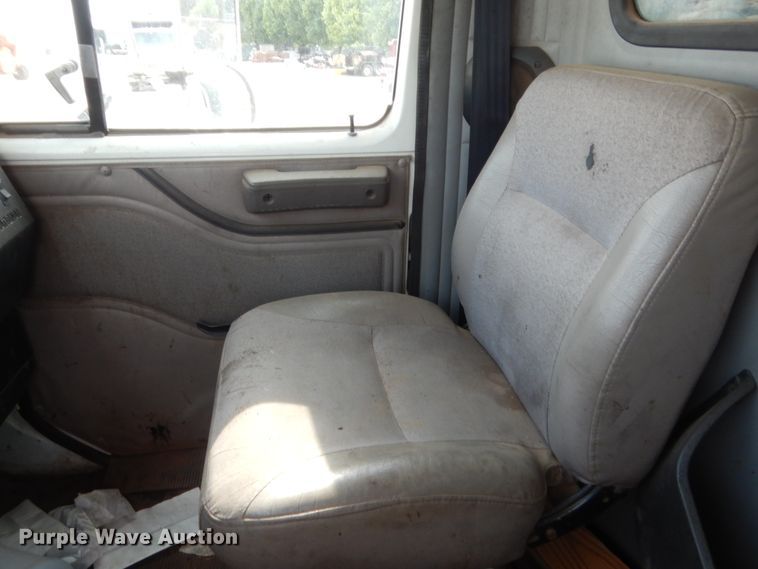 image for item IP9870 1999 International 4700  dump truck