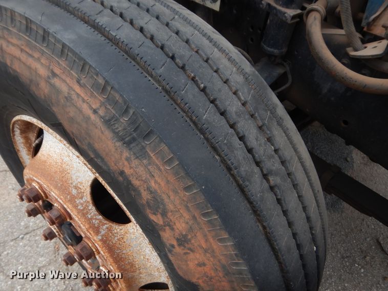 image for item IP9870 1999 International 4700  dump truck