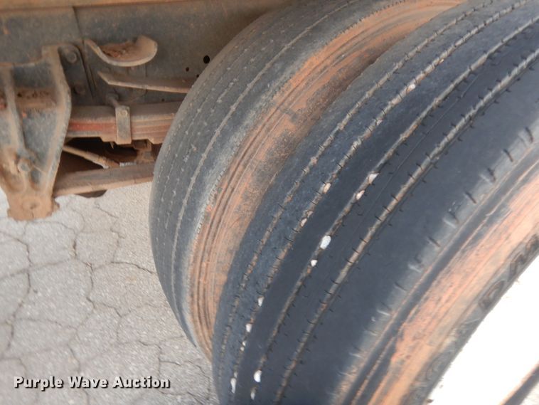 image for item IP9870 1999 International 4700  dump truck