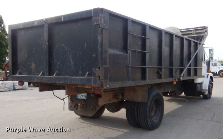 image for item IP9871 1999 Freightliner F70  dump truck
