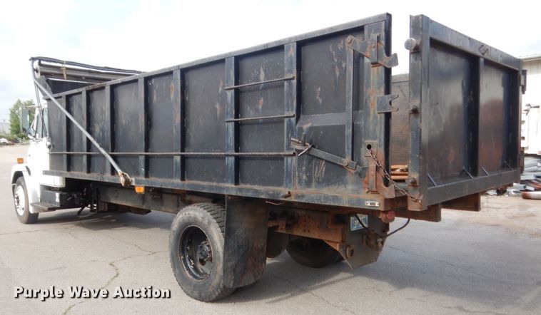 image for item IP9871 1999 Freightliner F70  dump truck