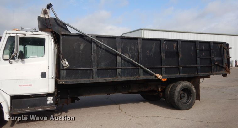 image for item IP9871 1999 Freightliner F70  dump truck
