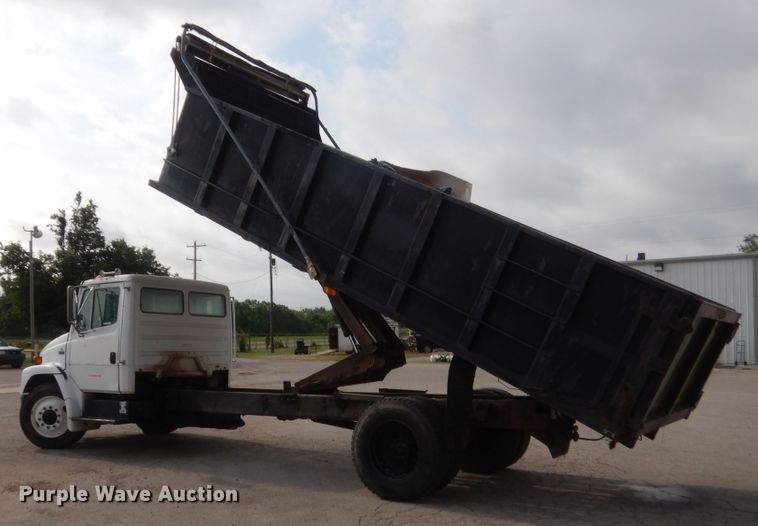 image for item IP9871 1999 Freightliner F70  dump truck